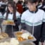 【動画】中国の給食、ご飯のよそい方が豪快すぎるｗｗｗｗｗ