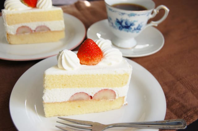 「街のケーキ店」、なんか潰れ始める