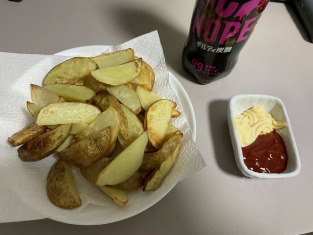 【画像】深夜に食うポテト、マジで美味い🥔